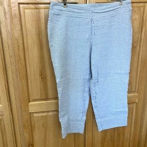 Elaine Rose gray/blue & white striped seersucker capris size16W